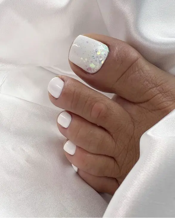 20 Ideas Stylish Summer Soiree: White Toe Nail Designs for 2024