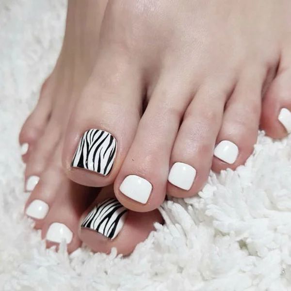 20 Ideas Stylish Summer Soiree: White Toe Nail Designs for 2024