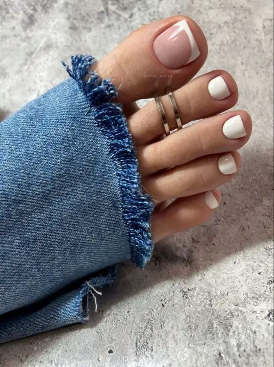 20 Ideas Stylish Summer Soiree: White Toe Nail Designs for 2024