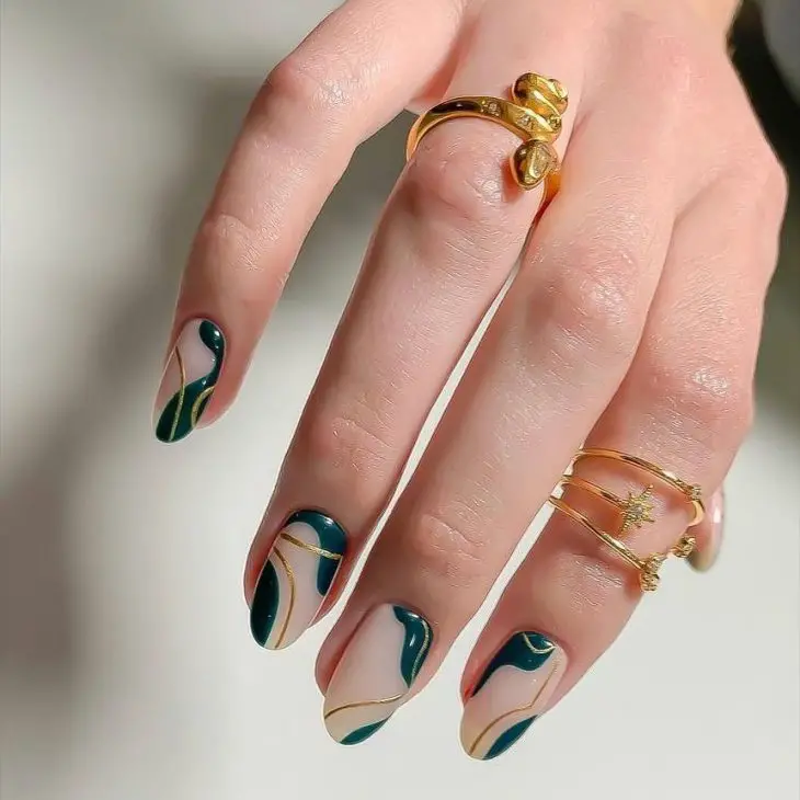 20 Ideas Short Vacation Nails for 2024: A Medley of Style and Elegance