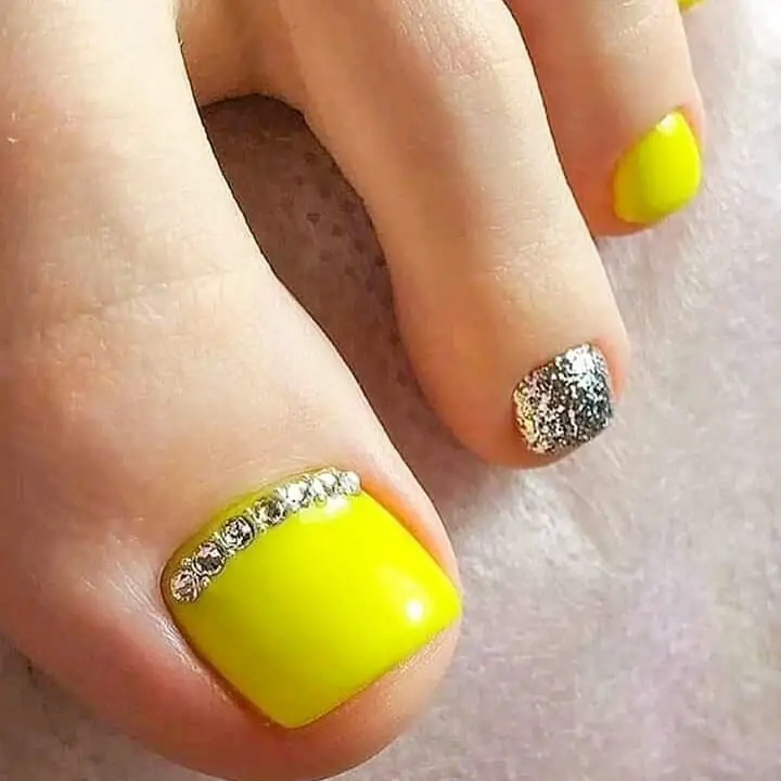 21 Ideas Sunny Delights: Toe Nail Color Trends for Summer 2024