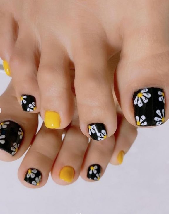 20 Ideas Sunny Soles: Summer 2024's Toe Nail Color Revolution