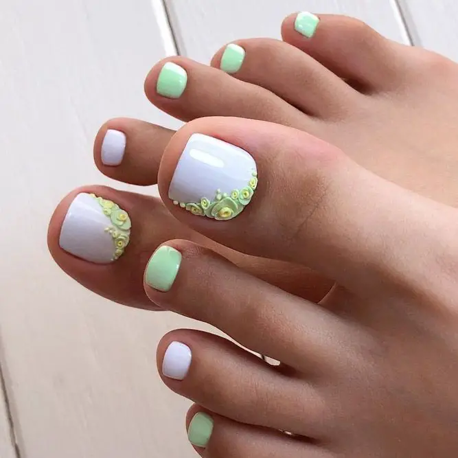 20 Ideas Stylish Summer Soiree: White Toe Nail Designs for 2024