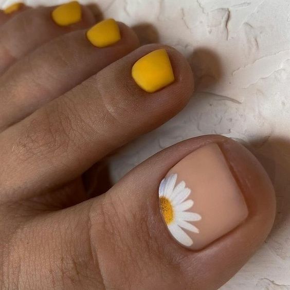 21 Ideas Sunny Delights: Toe Nail Color Trends for Summer 2024