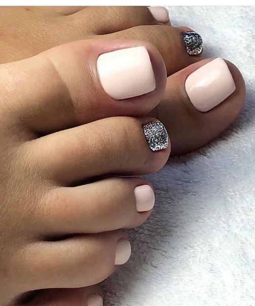 20 Ideas Stylish Summer Soiree: White Toe Nail Designs for 2024