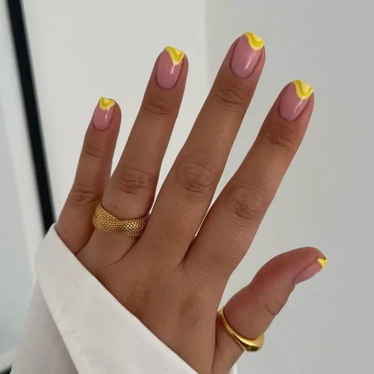 20 Ideas Short Vacation Nails for 2024: A Medley of Style and Elegance