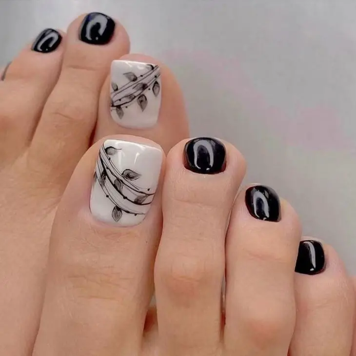 20 Ideas Stylish Summer Soiree: White Toe Nail Designs for 2024