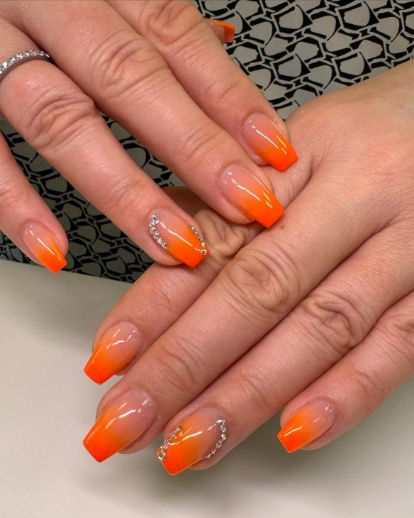 20 Stunning Summer Orange Nails Design Ideas for 2024