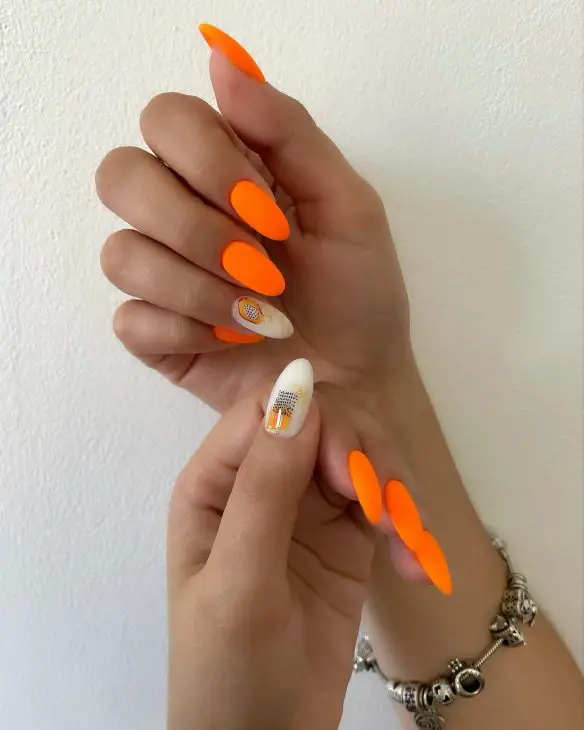 Stylish Summer Almond Nails 2024: Top 21 Trendsetting Designs