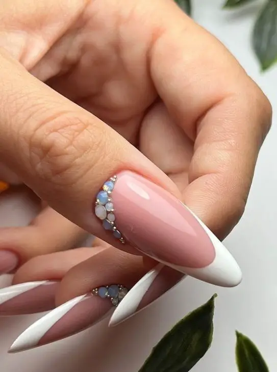 20 Dazzling Rhinestone Summer Nail Ideas for a Sparkling 2024