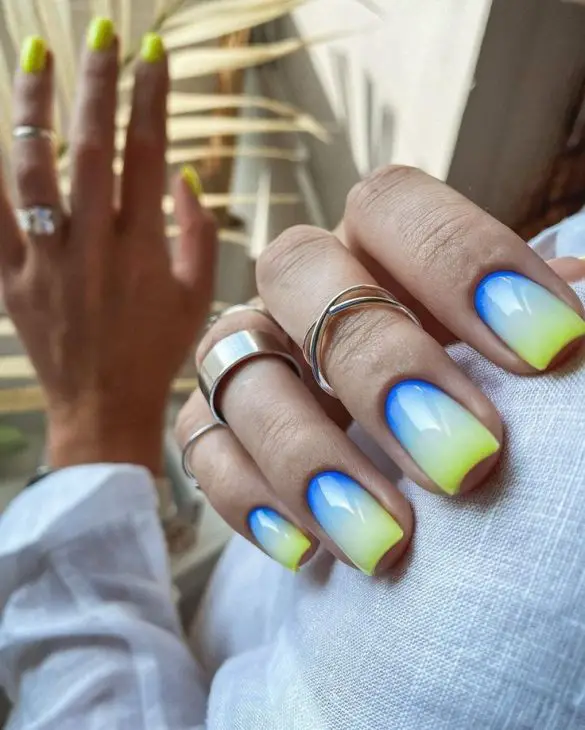 20 Vibrant Two-Tone Summer Ombre Nail Designs for 2024