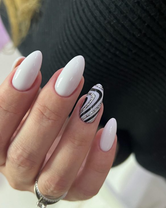 21 Must-Try Summer Nail Trends for 2024: From Simple Elegance to Bold Acrylics