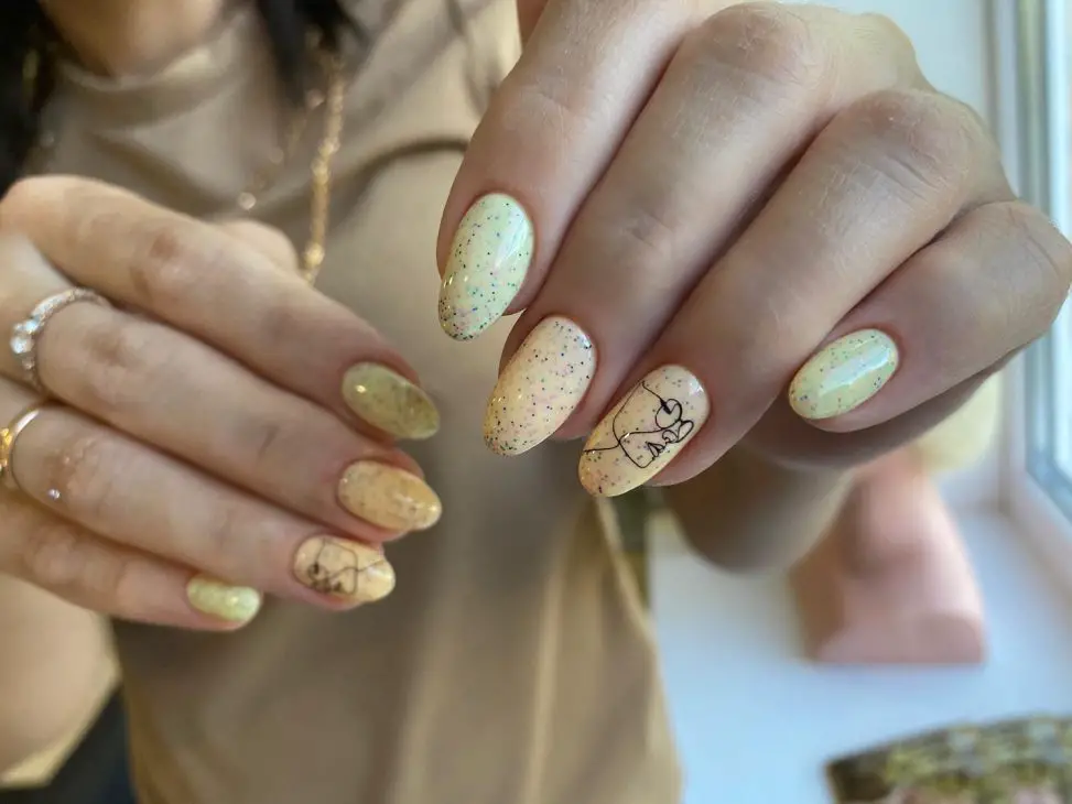 Stylish Summer Almond Nails 2024: Top 21 Trendsetting Designs