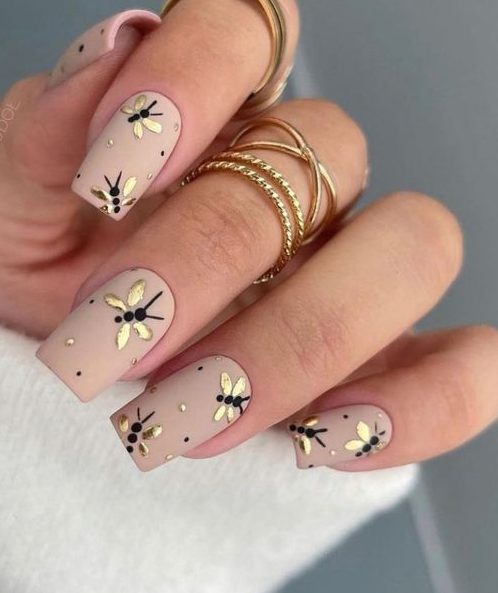 Stunning Graduation Nails 2024: Elegant and Trendy Ideas