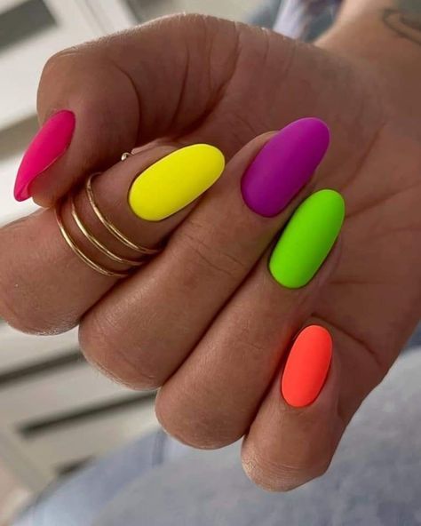 20 Trendsetting Neon Summer Nails Designs for 2024