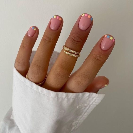 21 Stunning Short Oval Shaped Nail Ideas for Summer 2024