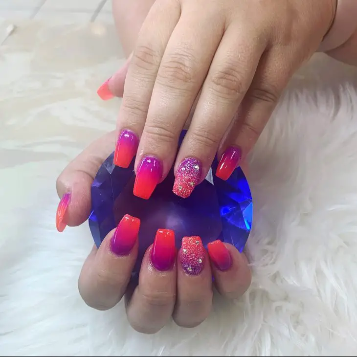 20 Vibrant Two-Tone Summer Ombre Nail Designs for 2024