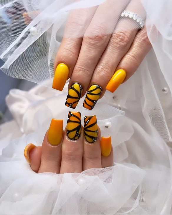 20 Stunning Summer Orange Nails Design Ideas for 2024