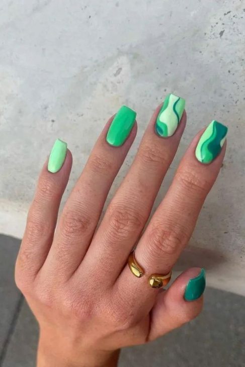 20 Stunning Ideas for Summer Short Coffin Nails: Cute, Trendy, and Easy Designs for 2024