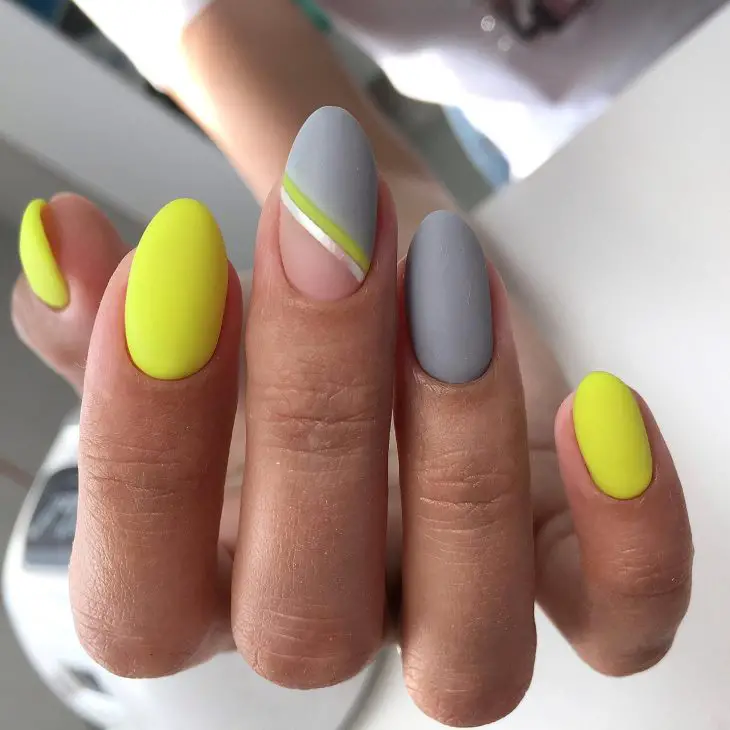 20 Ideas Stunning Summer Oval Nail Designs for 2024