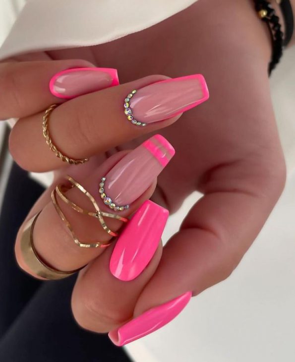 20 Dazzling Rhinestone Summer Nail Ideas for a Sparkling 2024