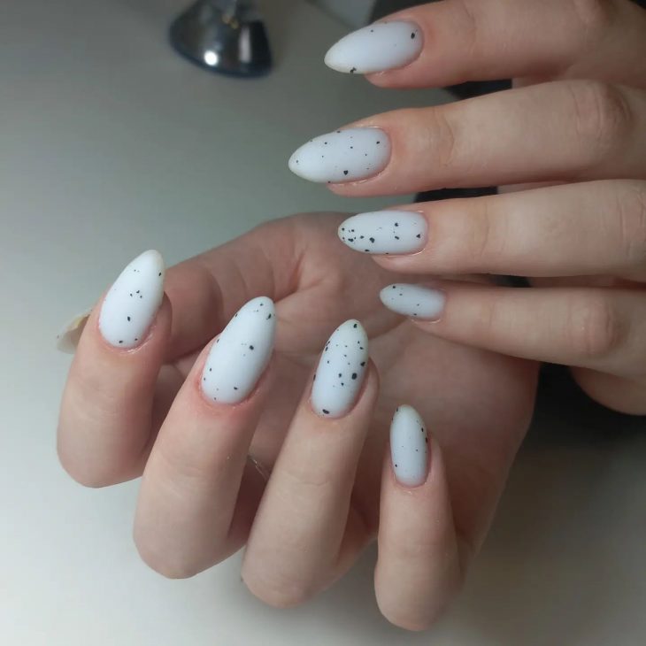 Stylish Summer Almond Nails 2024: Top 21 Trendsetting Designs