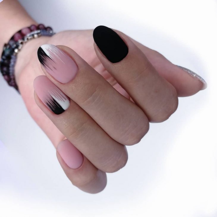 21 Stunning Short Oval Shaped Nail Ideas for Summer 2024