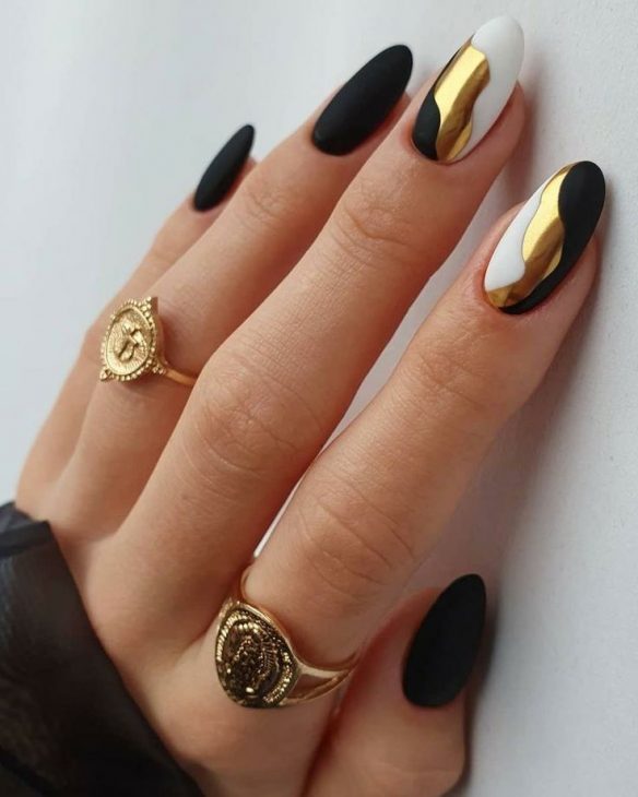 Black Fall Nails: Chic and Timeless Manicure 20 Ideas