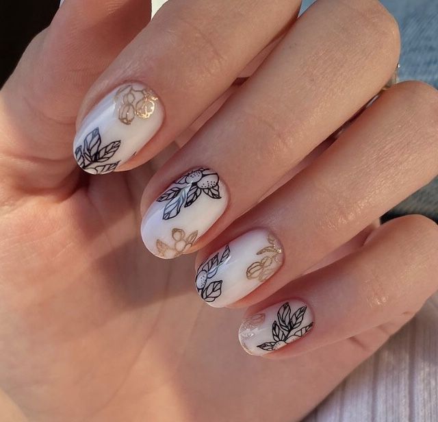 20 Ideas Fall Leaves Nail Art: A Journey Through Autumn Beauty