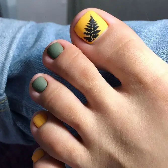 20 Gorgeous Fall Toe Nail Colors for 2024: Autumn Pedicure Ideas