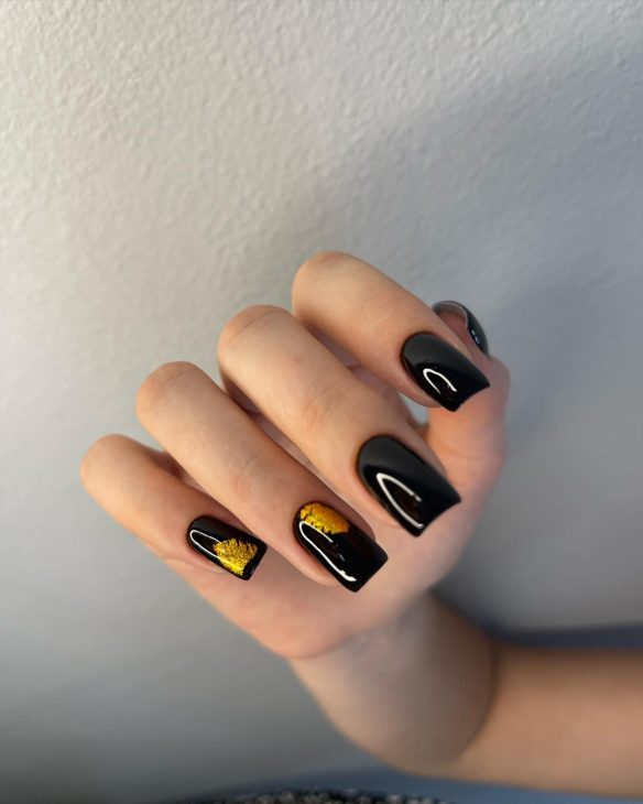 Black Fall Nails: Chic and Timeless Manicure 20 Ideas