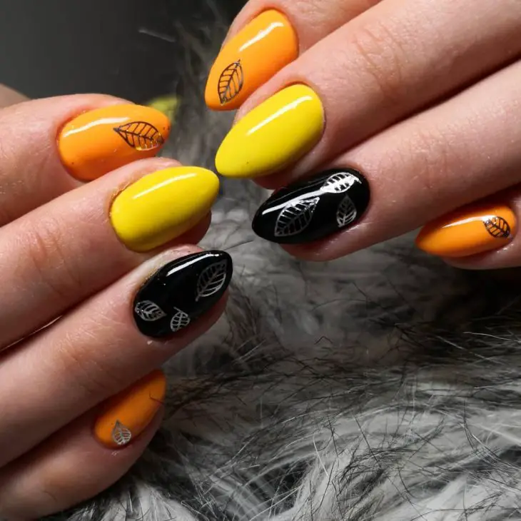 20 Ideas Fall Leaves Nail Art: A Journey Through Autumn Beauty