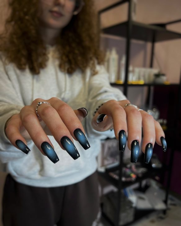 Dark Fall Nail Colors: A Chic Guide to Autumn Manicures