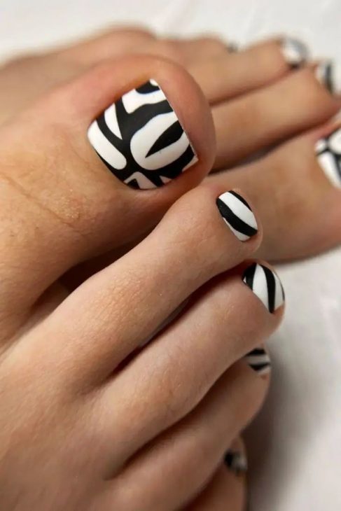 20 Stunning Fall Toe Nail Colors for 2024: Best Autumn Pedicure Ideas and Trends