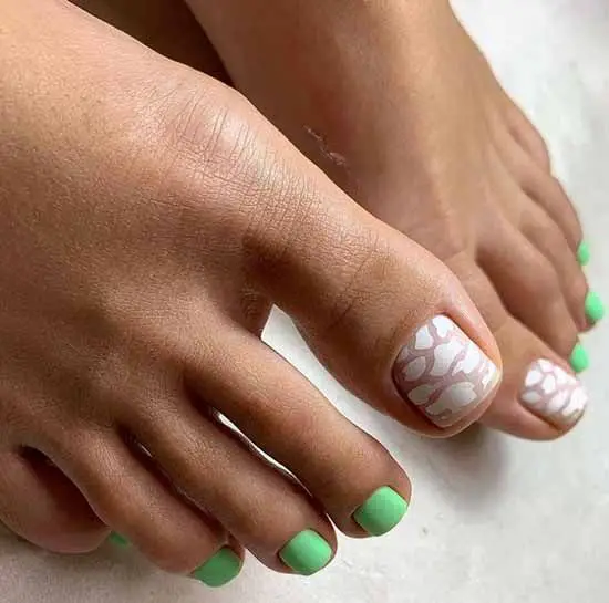 20 Stunning Fall Toe Nail Colors for 2024: Best Autumn Pedicure Ideas and Trends