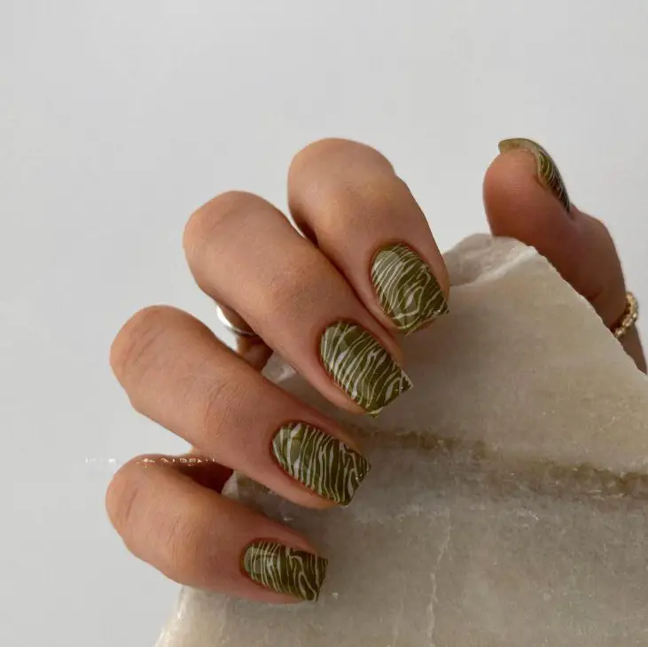 21 Fall 2024 Nail Ideas: From Gothcore to Short and Square Designs