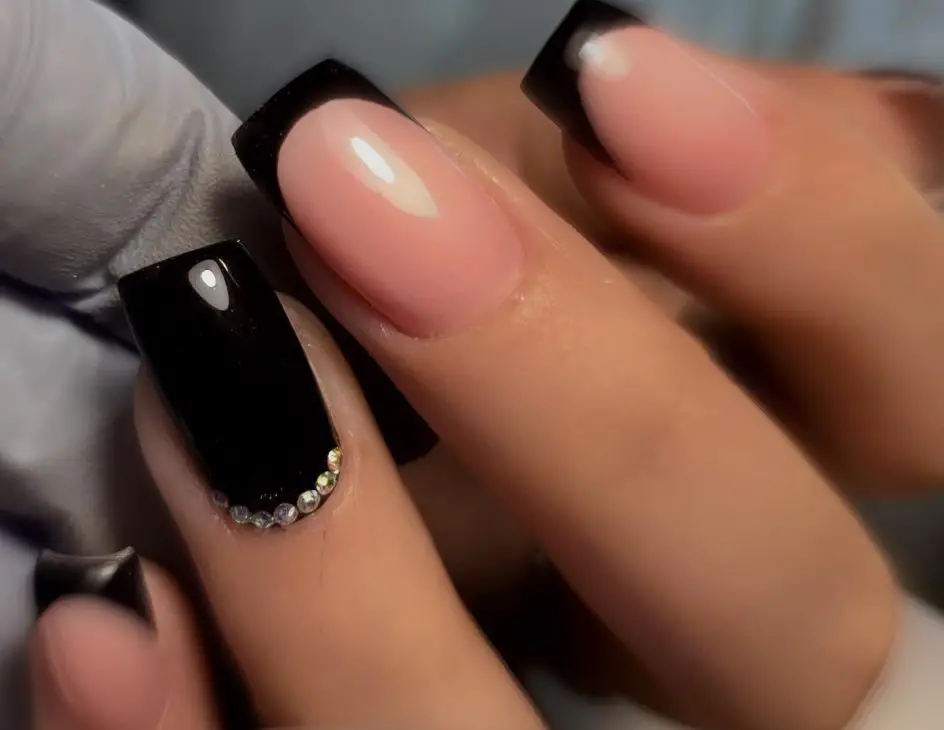 21 Trendy Dark Fall Nail Colors for 2024: Gel, Matte, Acrylic, Dip Powder, and OPI Designs