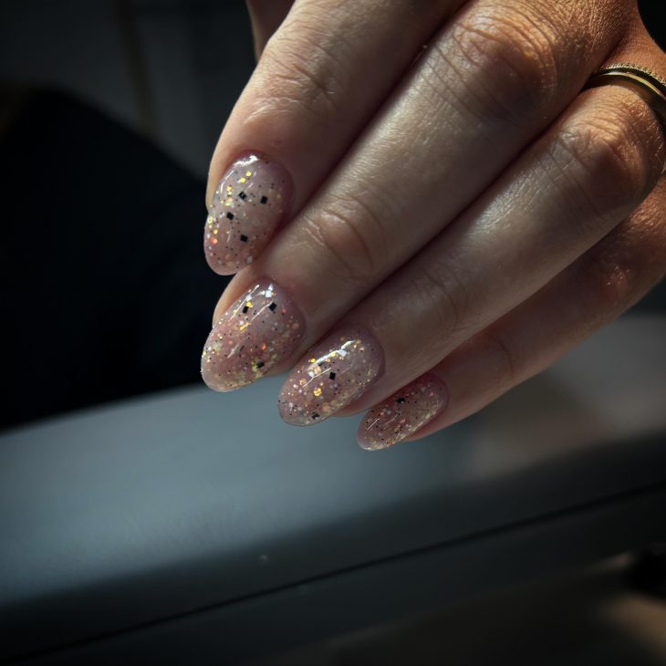 Fall Nails Glitter: Stunning Ideas to Sparkle This Season