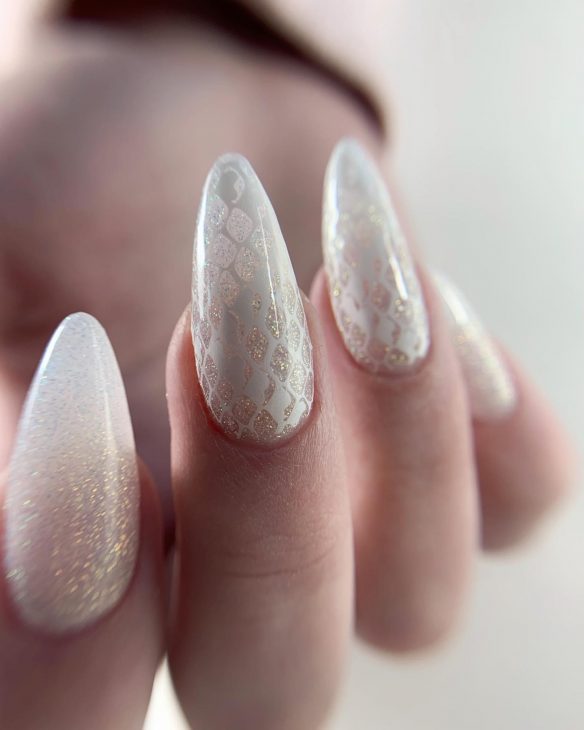 20 Stunning Fall Nails Almond Shape Ideas for 2024: Designs, Short, Long, and French Tips