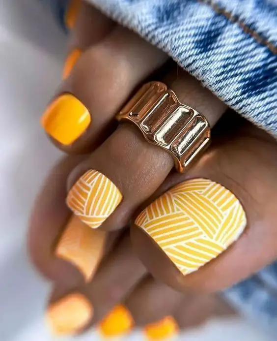 20 Stunning Fall Toe Nail Colors for 2024: Best Autumn Pedicure Ideas and Trends