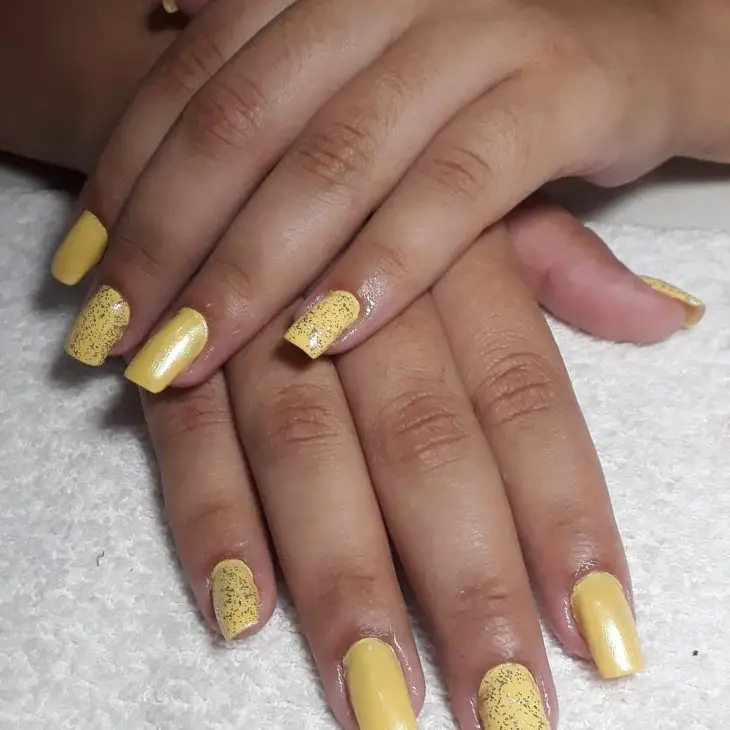 Yellow Fall Nails: A Guide to Trendy and Chic Nail Designs for the Season