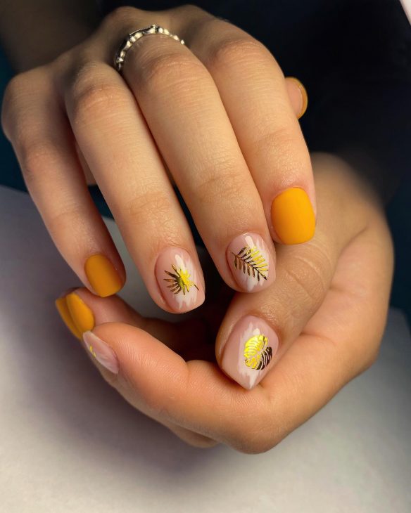 20 Stunning Yellow Fall Nail Ideas for 2024: Embrace the Season with Bold and Bright Designs