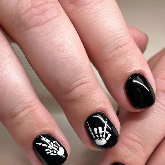 Halloween Nails Ideas: Spooky Chic for Every Style