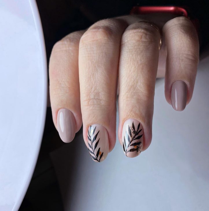 20 Creative Fall Tree Nail Art Ideas for 2024: Embrace Autumn with Stunning Designs