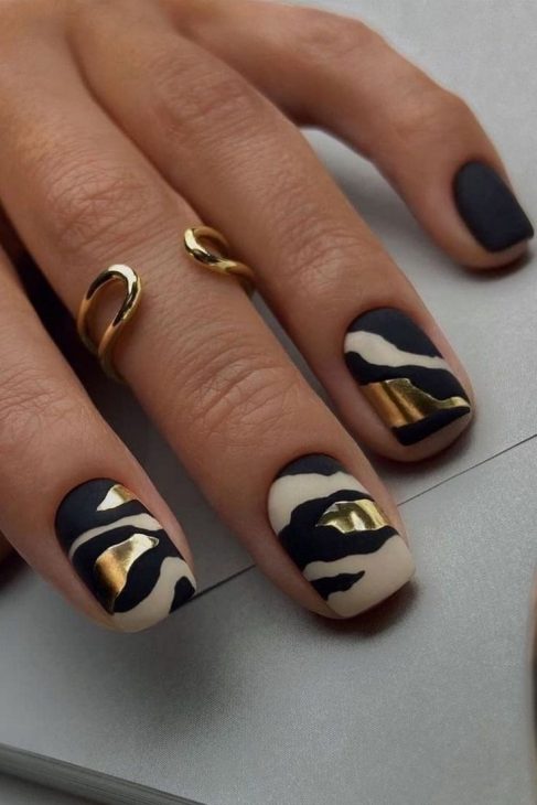 Black Fall Nails 2024: Stylish and Chic Manicure Ideas