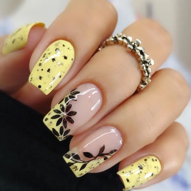 20 Stunning Fall Flowers Nail Art Ideas for a Chic and Trendy Look