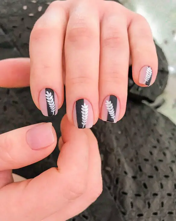 Black Fall Nails 2024: Stylish and Chic Manicure Ideas