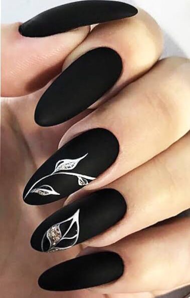 Black Fall Nails 2024: Stylish and Chic Manicure Ideas