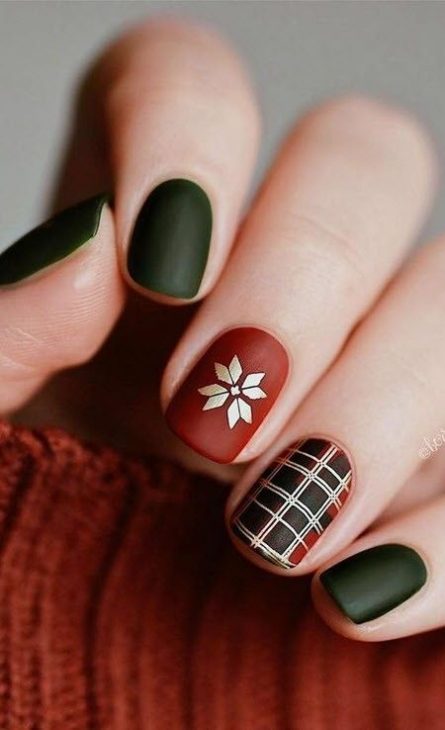 Fall Plaid Nails 2024: Trendy Manicure Ideas