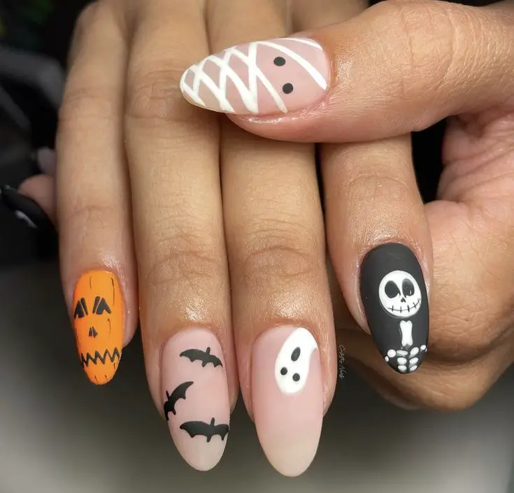 Spooky Chic: Halloween Short Nails That Steal the Show